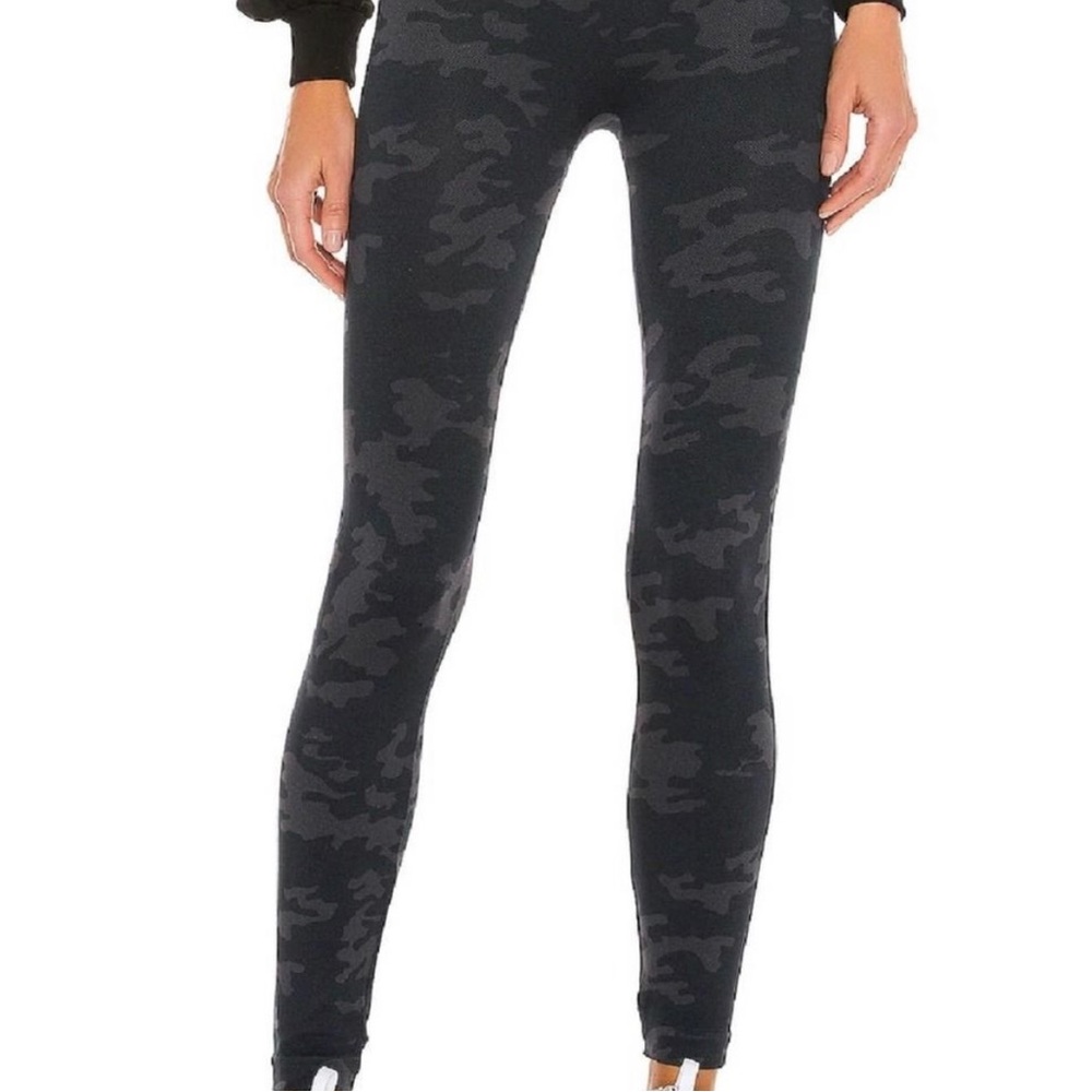 SPANX seamless camo leggings size 1X